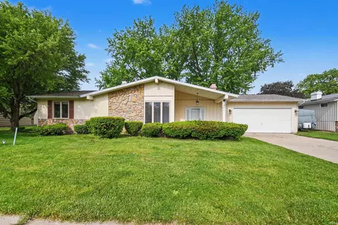 5601 Cape Cod Ln, South Bend, IN 46614
