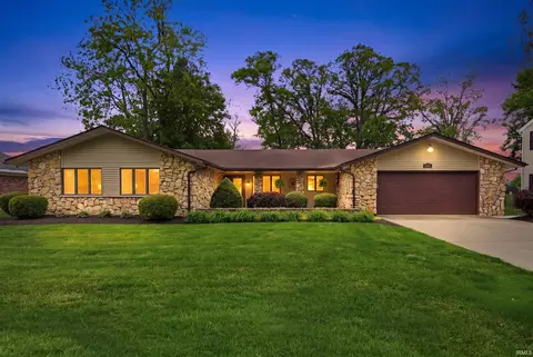 2215 W Woodmont Dr, Muncie, IN 47304