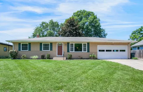 1025 N Twyckenham Dr, South Bend, IN 46617