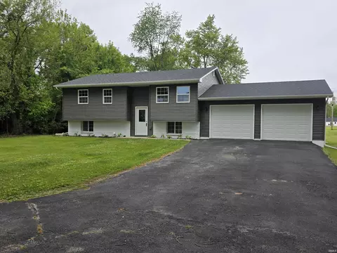 3675 S 200 E Rd, Knox, IN 46534