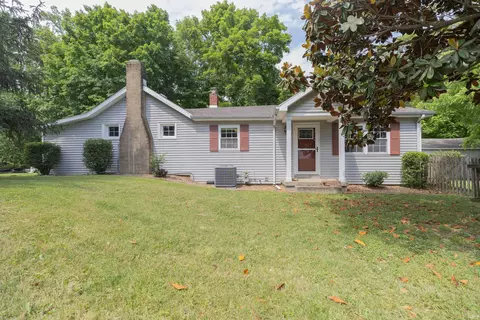 10000 Lockwood Ln, Newburgh, IN 47630