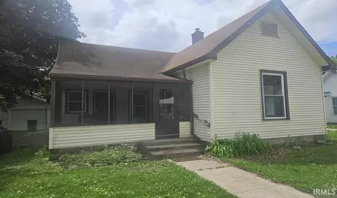 104 N College St, Colfax, IN 46035