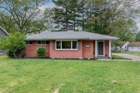 51795 Juniper Rd, South Bend, IN 46637