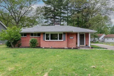 51795 Juniper Rd, South Bend, IN 46637