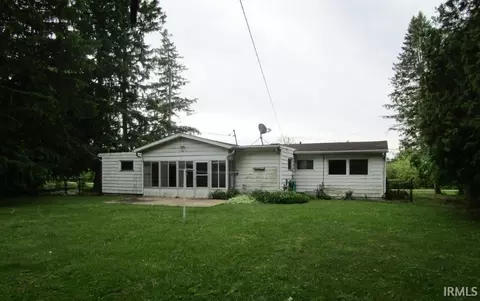 Exterior - 304 E Pickwick Dr, Syracuse, IN 46567 photo 3 of 6