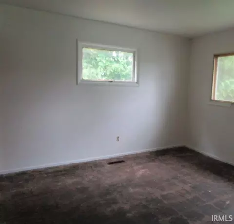 Bedroom - 304 E Pickwick Dr, Syracuse, IN 46567 photo 2 of 2