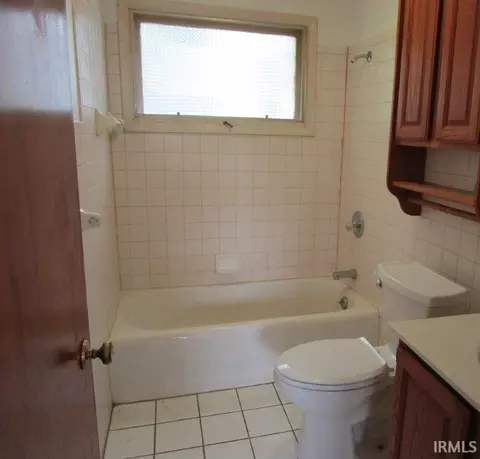 Bath - 304 E Pickwick Dr, Syracuse, IN 46567 photo 1 of 1