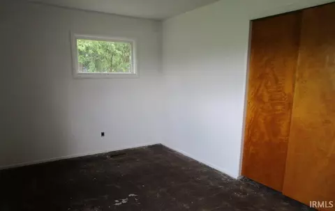 Bedroom - 304 E Pickwick Dr, Syracuse, IN 46567 photo 1 of 2