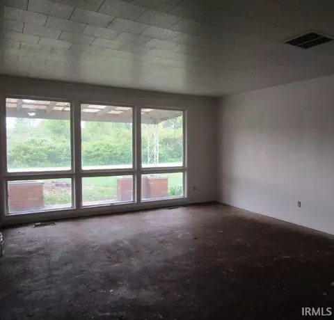 Living - 304 E Pickwick Dr, Syracuse, IN 46567 photo 2 of 2