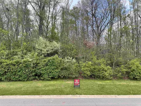 53264 Summer Breeze Dr, South Bend, IN 46637