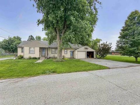 951 W Palmer St, Frankfort, IN 46041