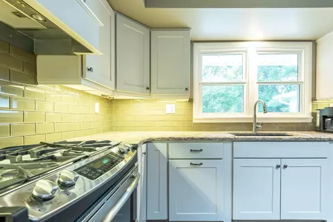 Kitchen - 409 E Woodridge Dr, Bloomington, IN 47408 photo 3 of 5