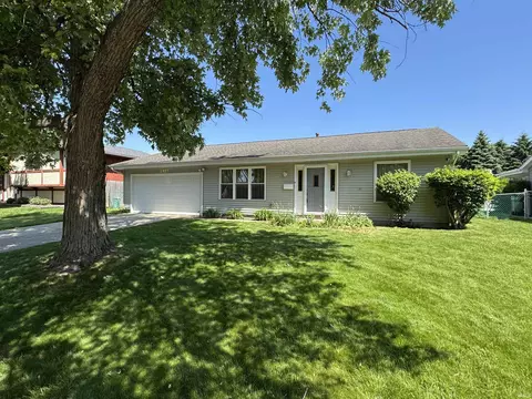 1957 Broadford Dr, South Bend, IN 46614