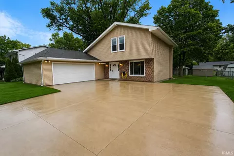 1931 Sovereign Dr, Fort Wayne, IN 46815