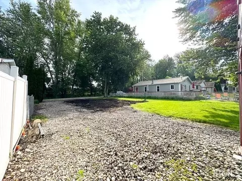 5055 E Summerholme Rd, Knox, IN 46534