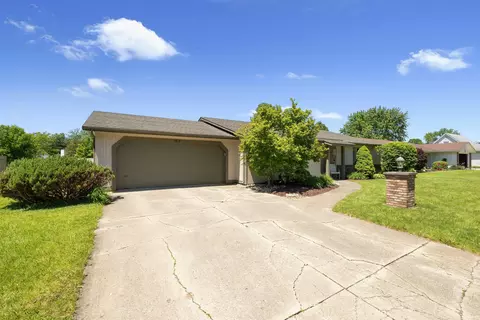 9812 Silver Shore Ct, Fort Wayne, IN 46804