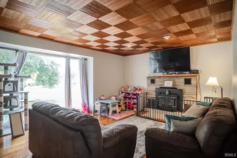 Living - 404 E Pickwick Dr, Syracuse, IN 46567 photo 1 of 1