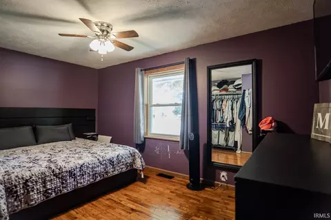 Bedroom - 404 E Pickwick Dr, Syracuse, IN 46567 photo 1 of 3