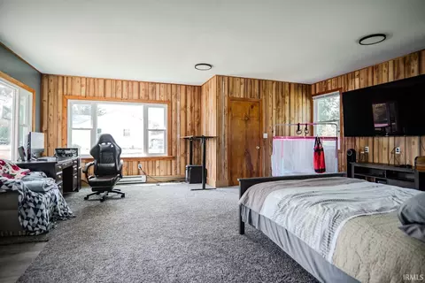 Bedroom - 404 E Pickwick Dr, Syracuse, IN 46567 photo 2 of 3