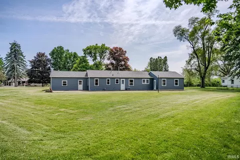 Exterior - 404 E Pickwick Dr, Syracuse, IN 46567 photo 2 of 4