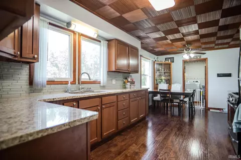 Kitchen - 404 E Pickwick Dr, Syracuse, IN 46567 photo 2 of 3