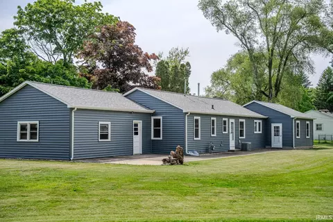 Exterior - 404 E Pickwick Dr, Syracuse, IN 46567 photo 3 of 4