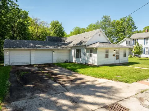 134 E Carl St, Winchester, IN 47394