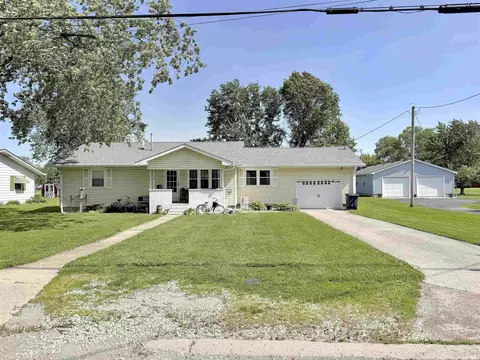 1752 W Barner St, Frankfort, IN 46041