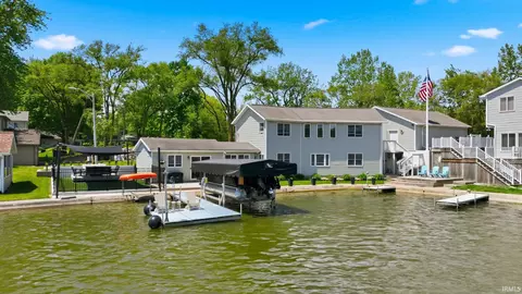1420 N Shore Dr, Rome City, IN 46784
