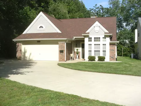 2241 S Bent Tree Dr, Bloomington, IN 47401