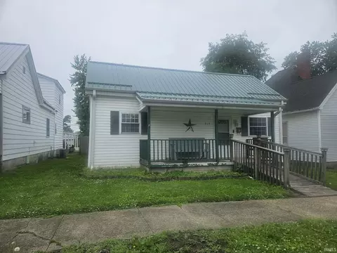 313 SE 7th St, Washington, IN 47501