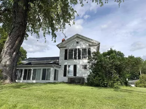 406 W North St, Lagrange, IN 46761 photo 2