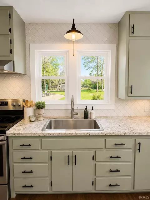 Kitchen - 9484 E 500 S Rd, Windfall, IN 46076 photo 4 of 5