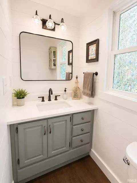 Bath - 9484 E 500 S Rd, Windfall, IN 46076 photo 1 of 2