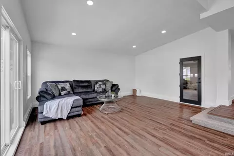 Living - 1007 23rd St, Bedford, IN 47421 photo 1 of 4