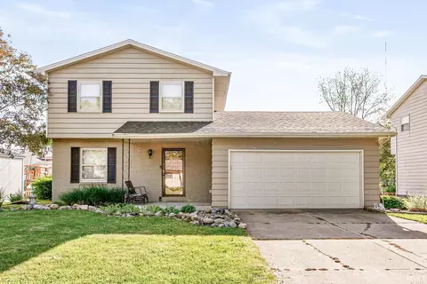 1473 Cambridge Dr, South Bend, IN 46614