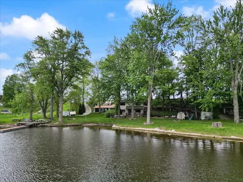 9122 N Steinbarger Lake Rd, Wawaka, IN 46794