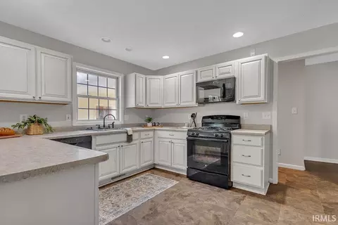 Kitchen - 4690 E State Road 45, Bloomington, IN 47408 photo 1 of 2