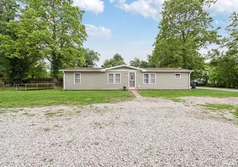304 W Vine St, Mitchell, IN 47446