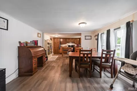 304 W Vine St, Mitchell, IN 47446 photo 3