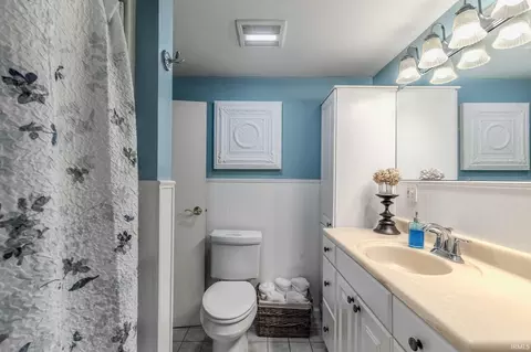 Bath - 1823 S 445 E Royer Lk, Lagrange, IN 46761 photo 3 of 3