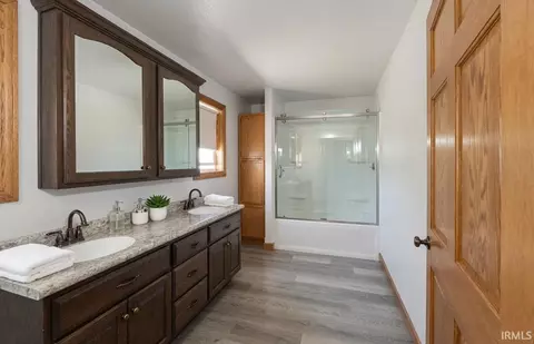 Bath - 4160 S 600 East Rd, Hamilton, IN 46742 photo 1 of 1