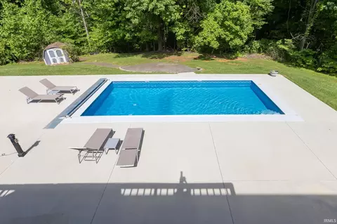 Exterior - 6315 N Bent Pine Dr, Bloomington, IN 47408 photo 6 of 8
