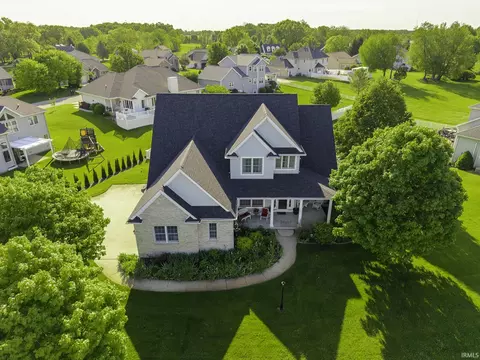 858 N Persimmon Dr, Warsaw, IN 46582