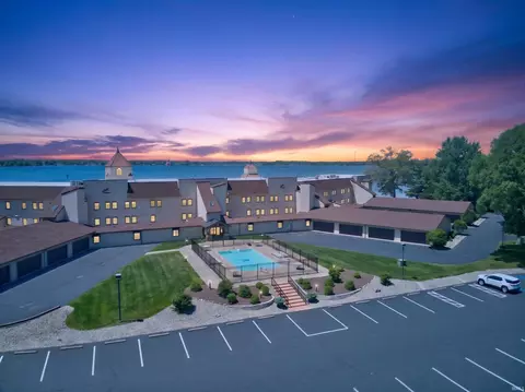12275 N Ogden Point Rd #310, Syracuse, IN 46567