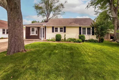 608 E Moore St, Boonville, IN 47601