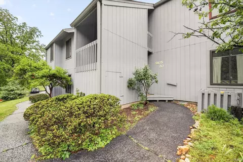 9105 S Pointe Ridge Ln #20, Bloomington, IN 47401