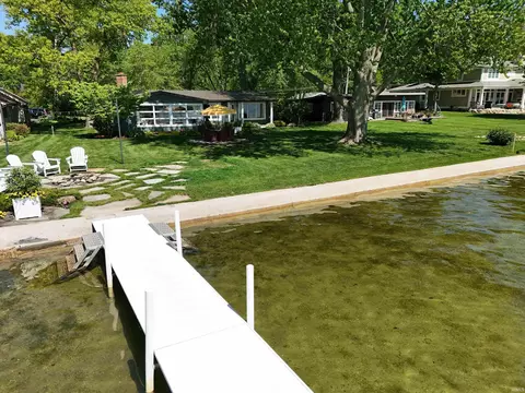 140 W Clear Lake Dr, Fremont, IN 46737