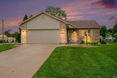 17981 Bay Winds Dr, South Bend, IN 46635