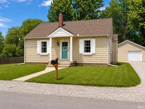 202 S 3rd Ave, Jonesboro, IN 46938
